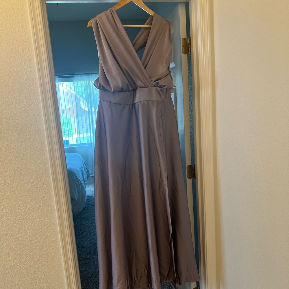 Elegant Lavender Evening Gown - Picture 5 of 8